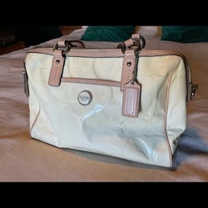 Coach 25189 Patent leather purse satchel like new